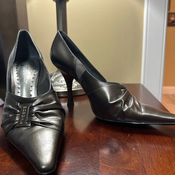 BCBG Girls classic black pointy pumps 6.5 worn twice please see photos :) - Picture 10 of 10